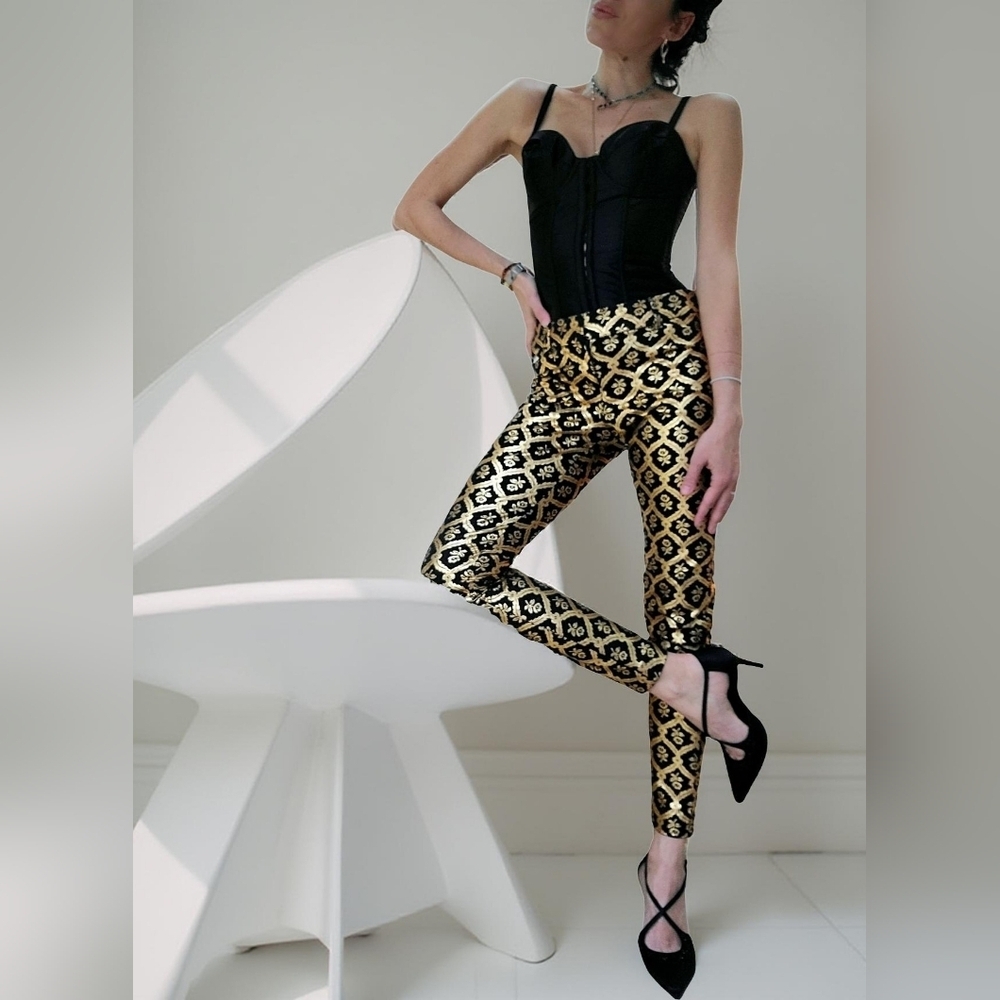 NWT Old Navy Elegant Black and Gold Floral Patterned Women's Pants Size 2